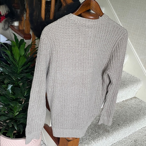 Hollister Men's Taupe Crewneck Sweater - Picture 4 of 9